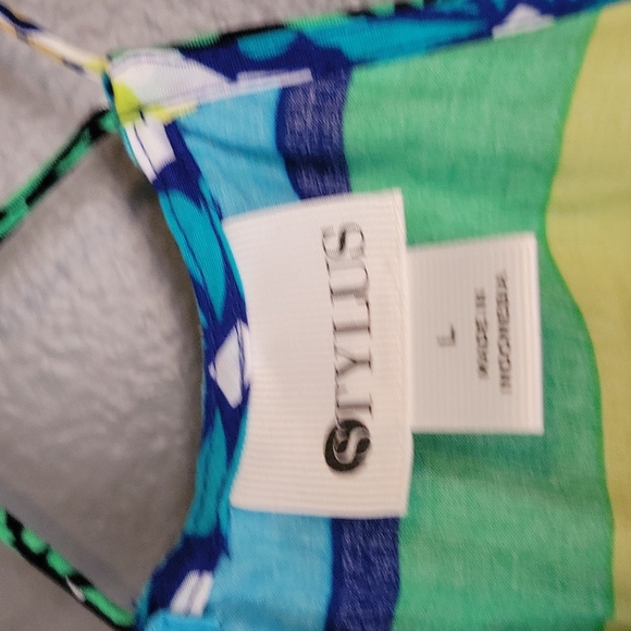 ☆ Size Lg Top☆ - Picture 4 of 7